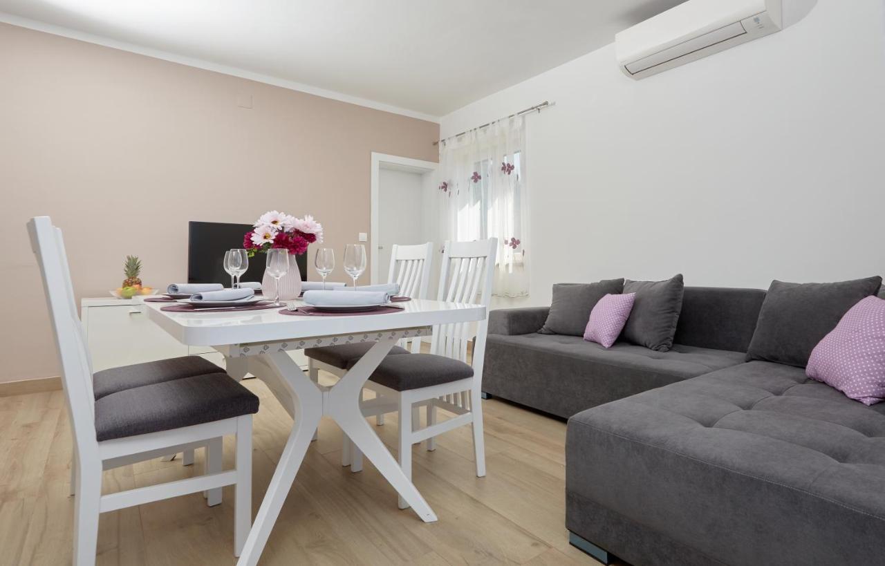 Apartments Nika Turanj Luaran gambar