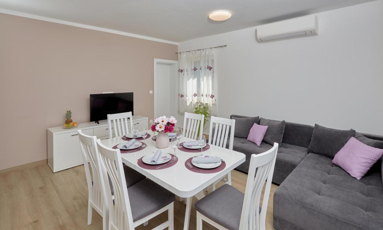 Apartments Nika Turanj Luaran gambar
