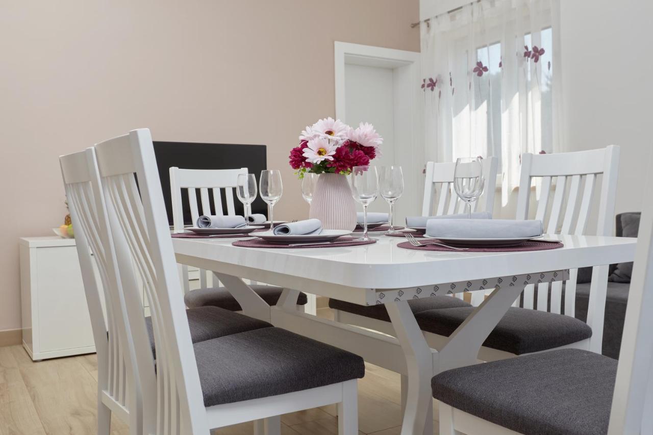 Apartments Nika Turanj Bilik gambar