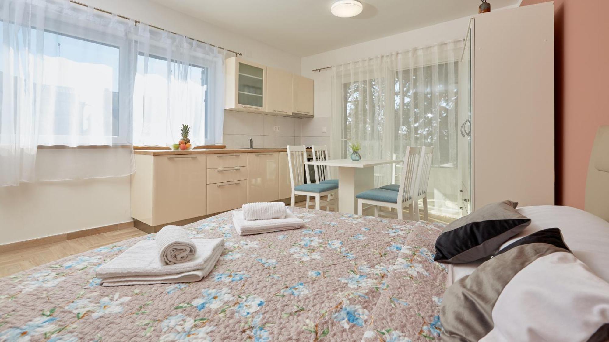 Apartments Nika Turanj Bilik gambar