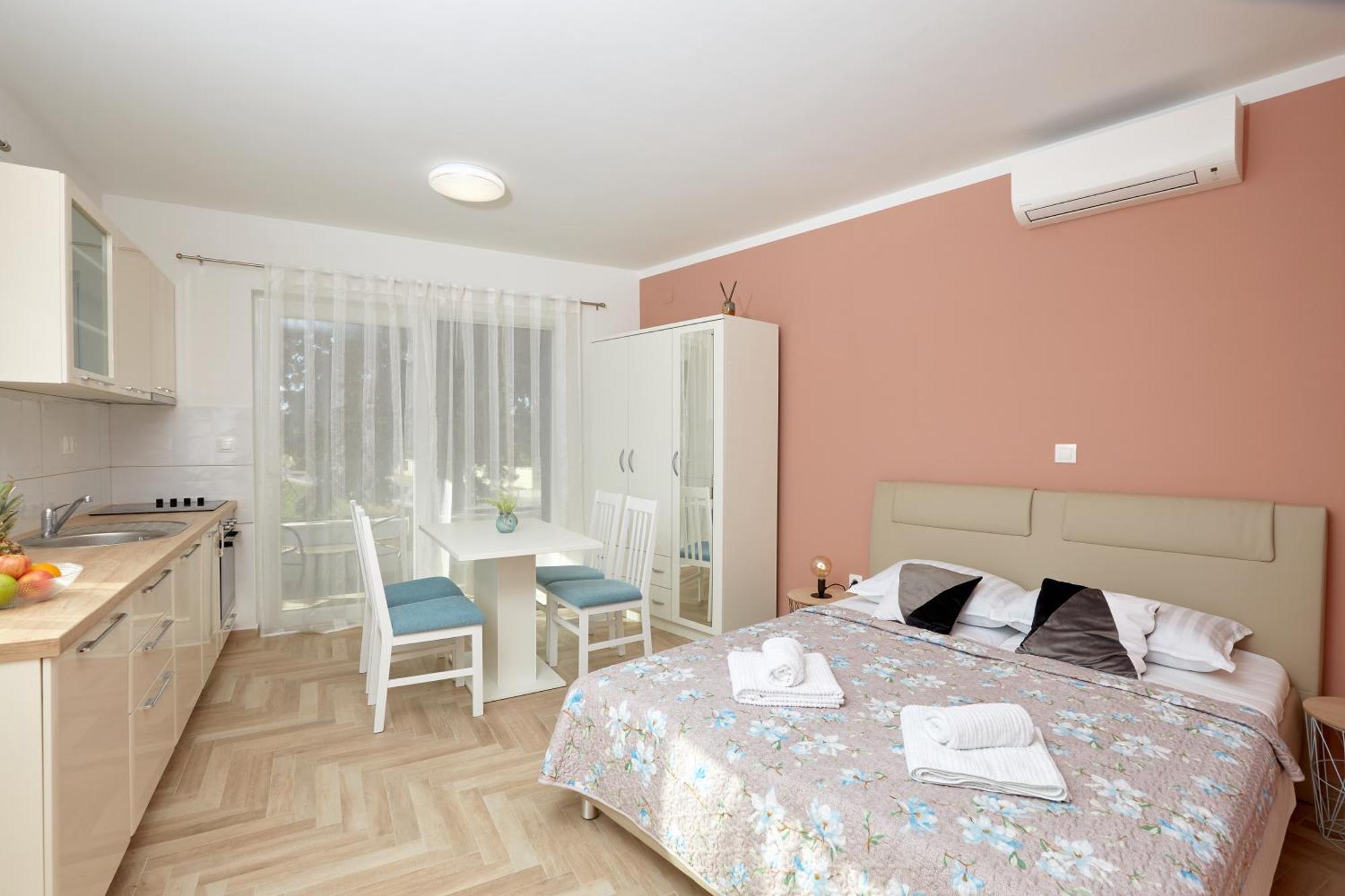 Apartments Nika Turanj Bilik gambar