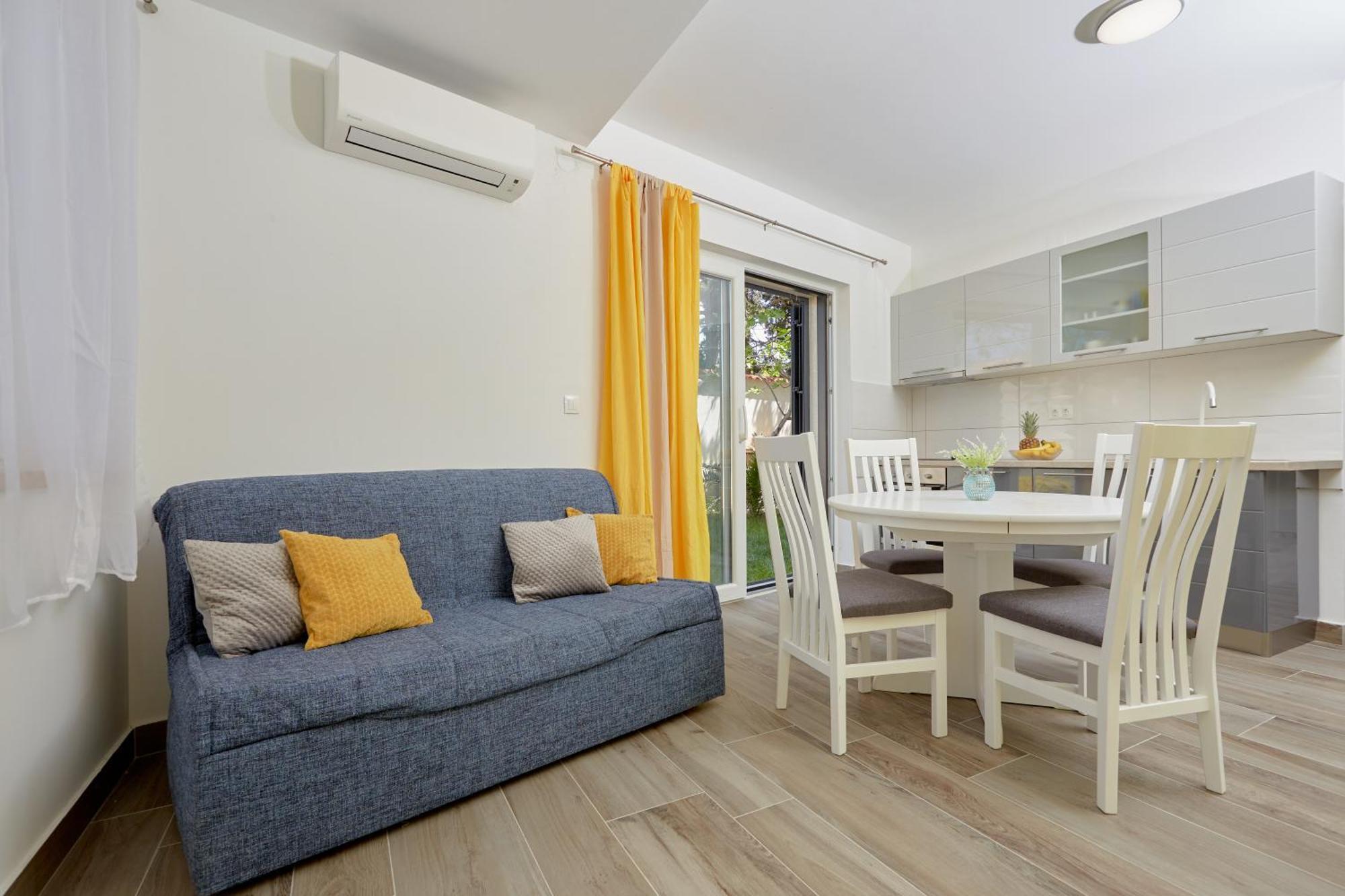 Apartments Nika Turanj Bilik gambar
