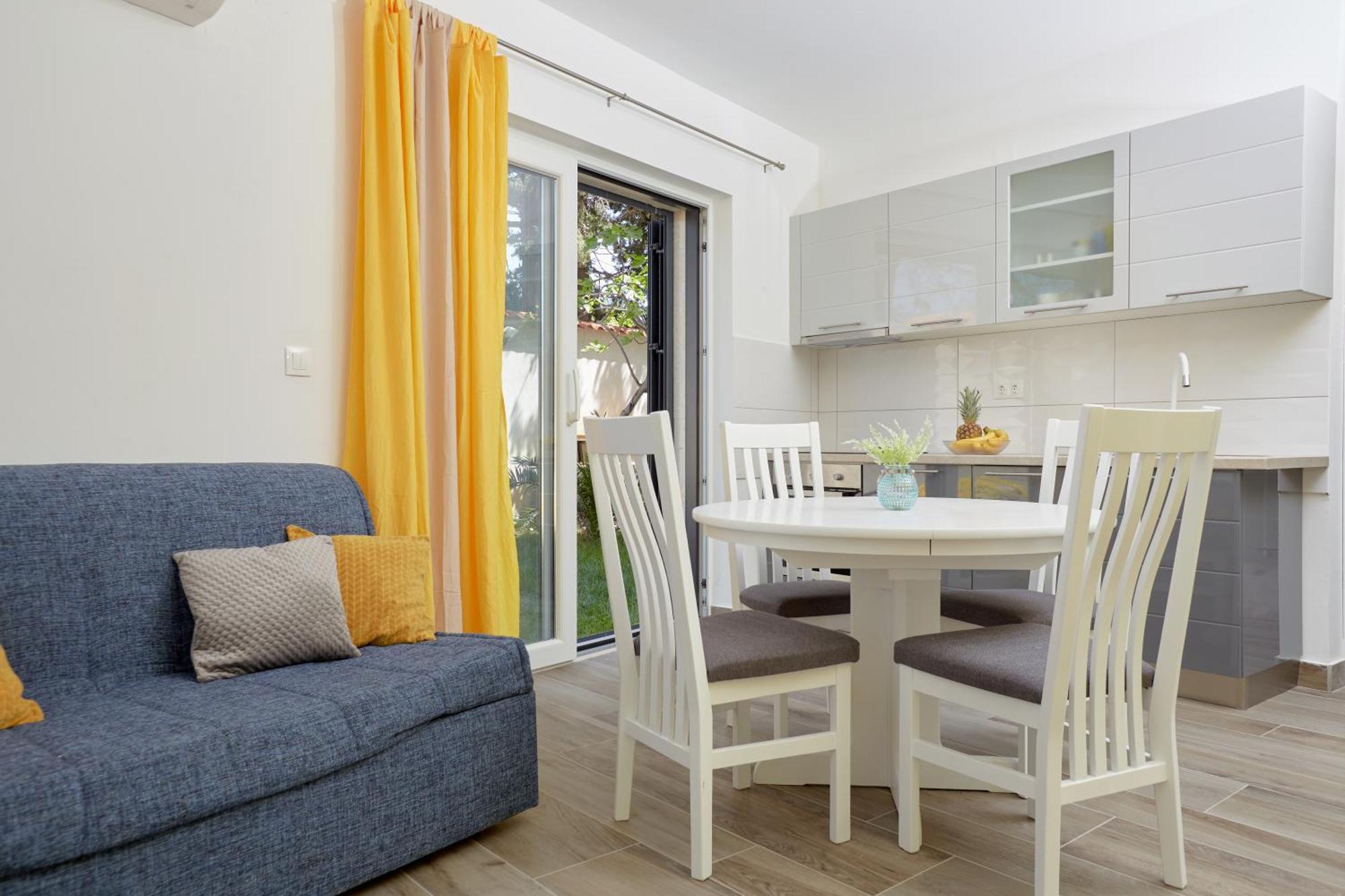 Apartments Nika Turanj Bilik gambar